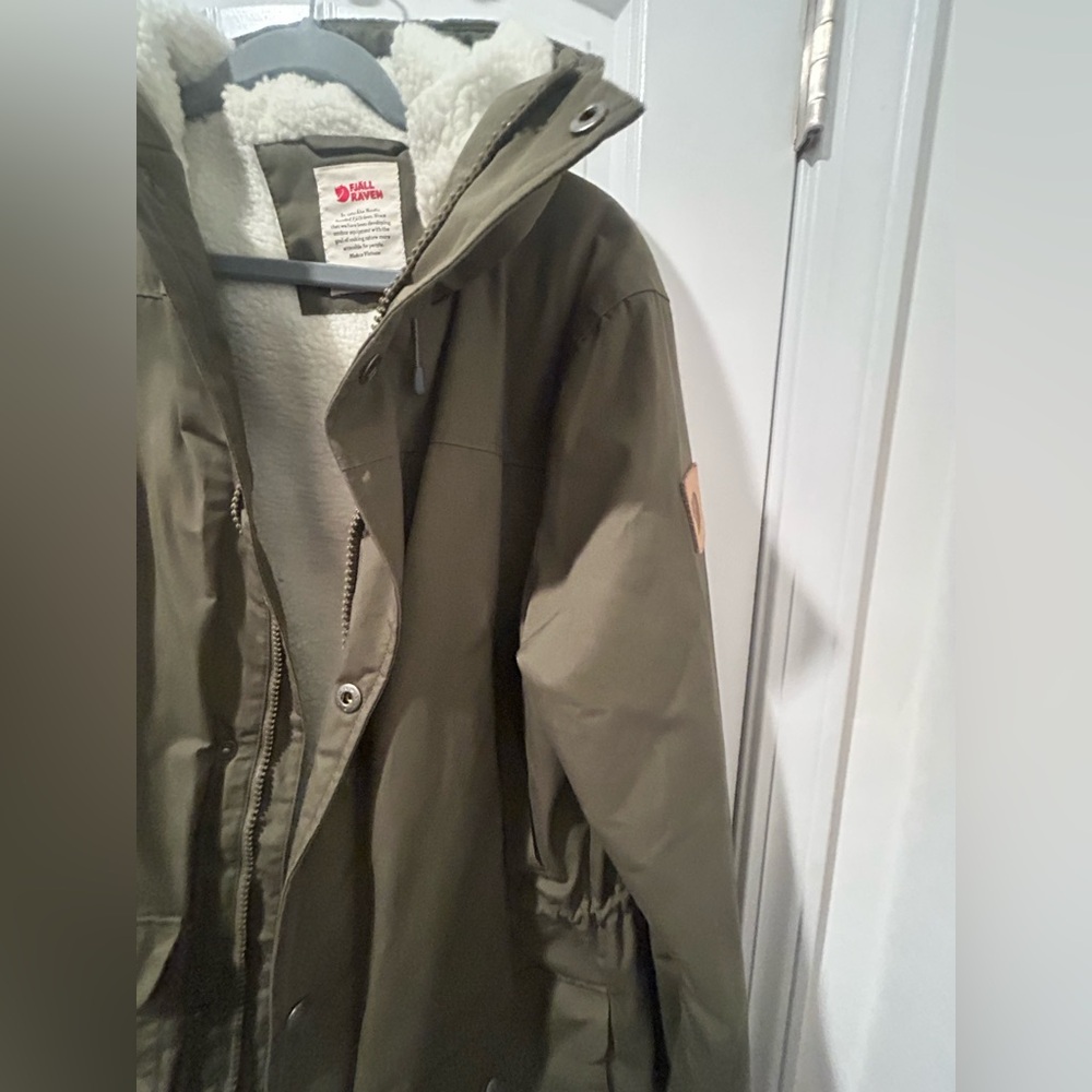 Fjallraven Women’s Greenland insulated hooded parka, Medium, Green - Picture 13 of 16